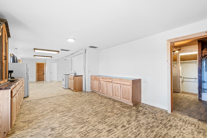 More Photos Of 30 Logan St, Davenport Hotel For Sale