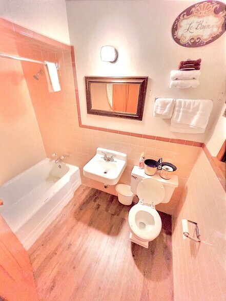 More Photos Of 413 W Broadway St, Hollis Hotel For Sale