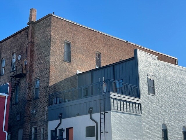 More Photos Of 28 W 9th St, Anderson General Retail For Sale