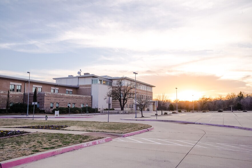 More Photos Of 1903 Doctors Hospital Dr, Bridgeport Medical For Lease