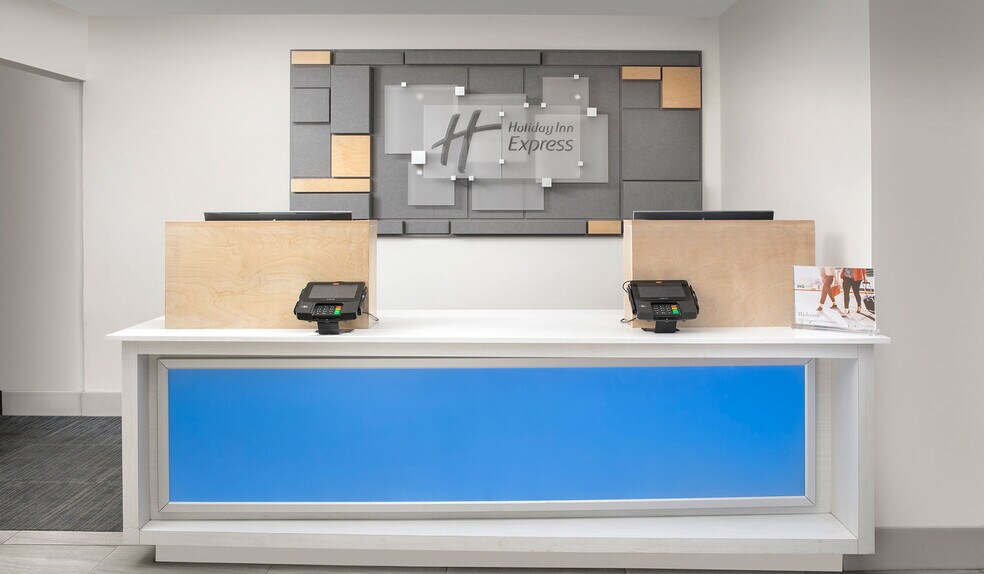 More Photos Of 120 Camaron St, San Antonio Hotel For Sale