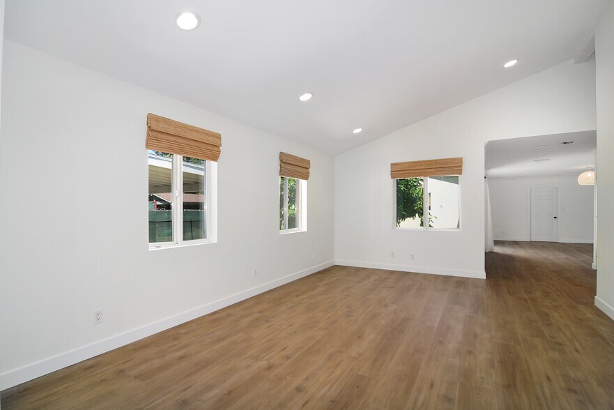 More Photos Of 22839 Dolorosa St, Woodland Hills Multifamily For Lease