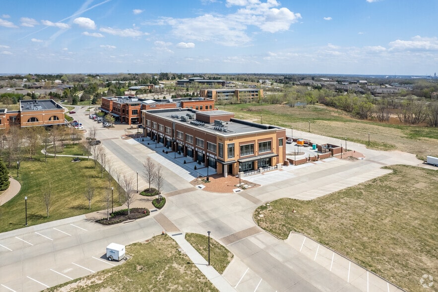 More Photos Of 643 Fallbrook Blvd, Lincoln General Retail For Lease
