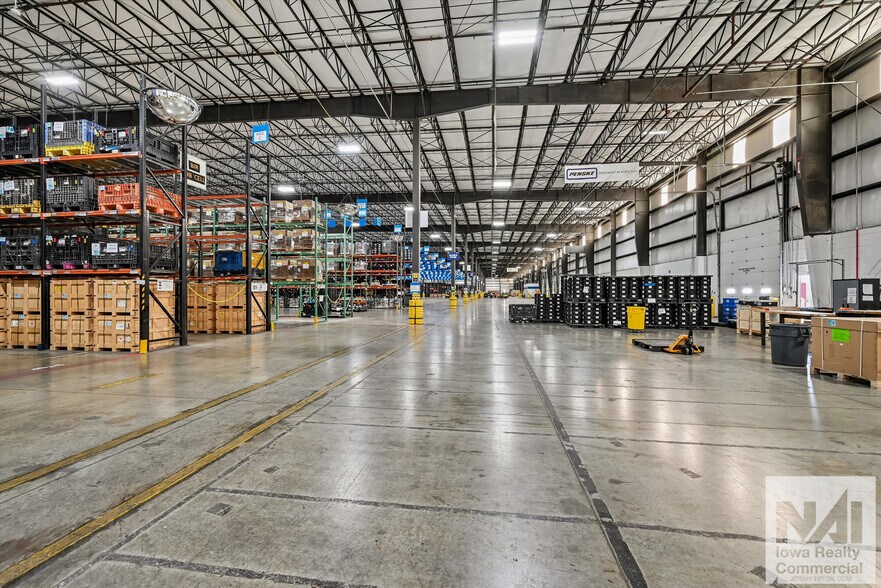 More Photos Of 4600-5000 20th Ave SW, Cedar Rapids Warehouse For Lease
