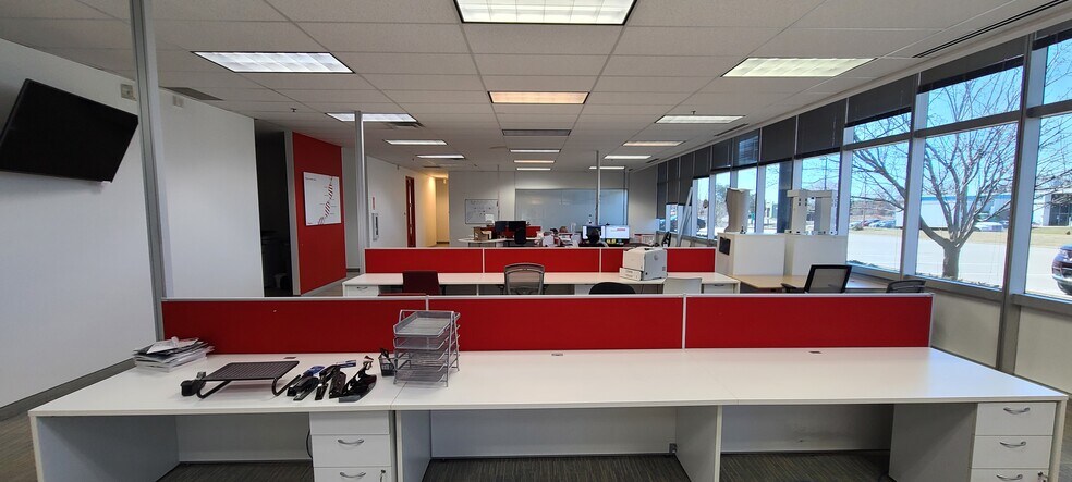 More Photos Of 2400 Pilot Knob Rd, Mendota Heights Light Manufacturing For Lease