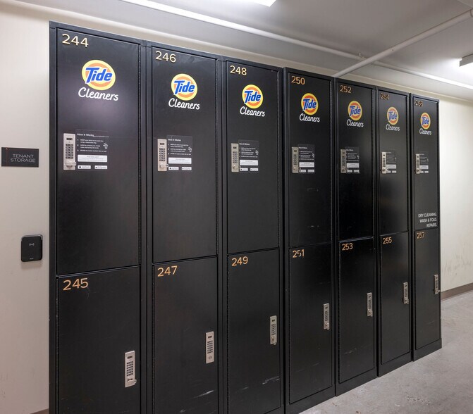 More Photos Of 210 N Wells St, Chicago Apartments For Lease