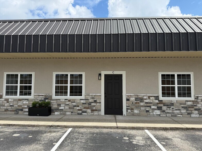 More Photos Of 904 Jan-Mar Ct, Clermont Flex For Lease