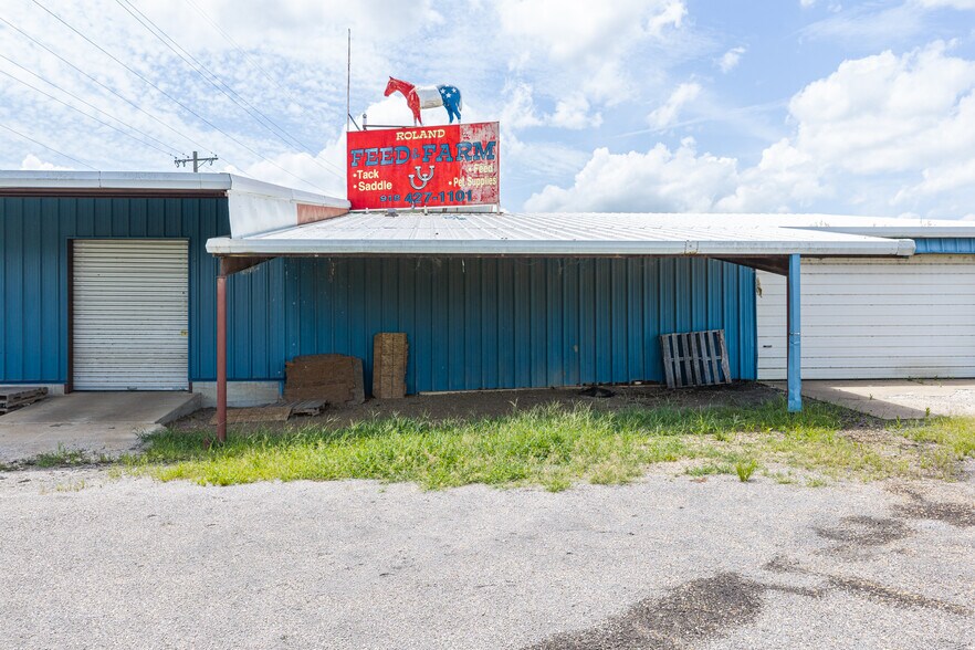 More Photos Of 479247 US Highway 64, Roland Warehouse For Sale