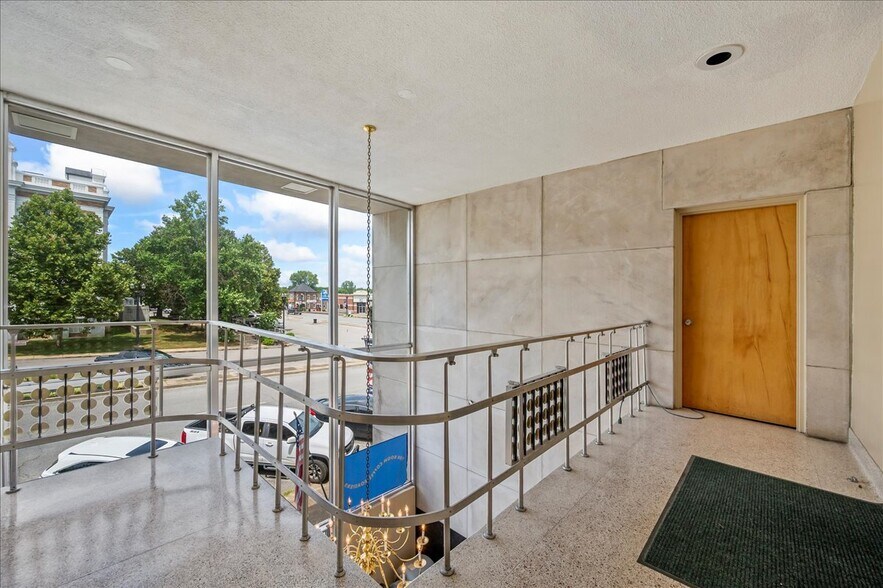 More Photos Of 111 W Commerce St, Lewisburg Bank For Sale