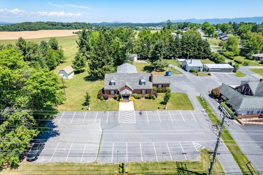 More Photos Of 2352 Jefferson Hwy, Waynesboro Office For Lease