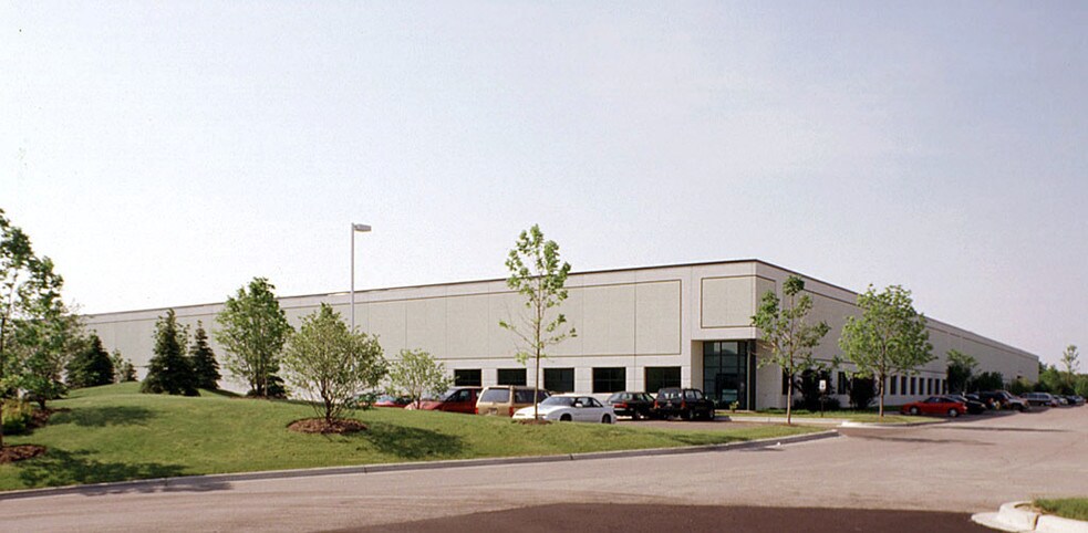 More Photos Of 700-740 Corporate Woods Pky, Vernon Hills Distribution For Lease