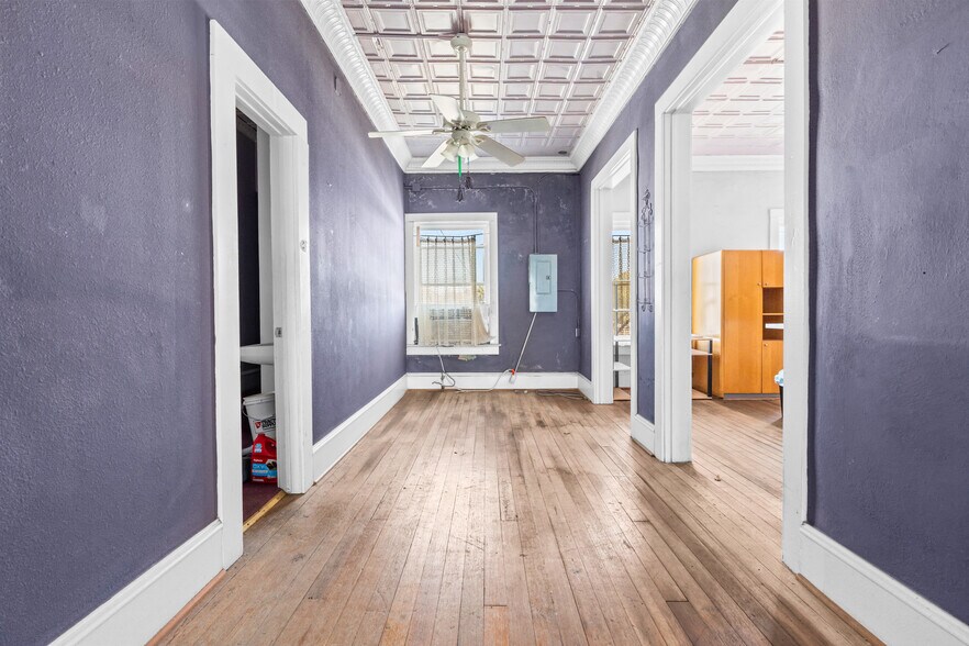 More Photos Of 207 E Elm St, Hillsboro Storefront Retail Residential For Sale