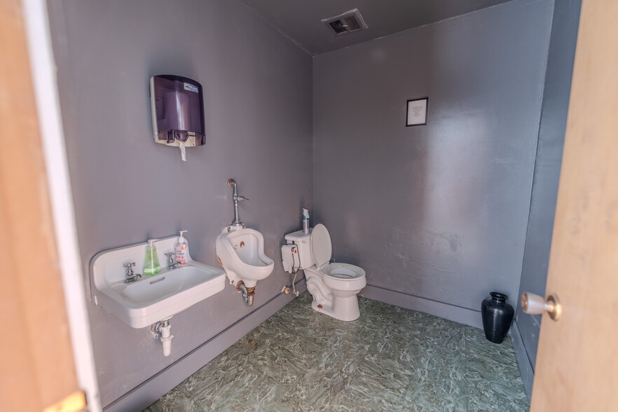 More Photos Of 112 S 13th St, Jeannette Religious Facility For Sale