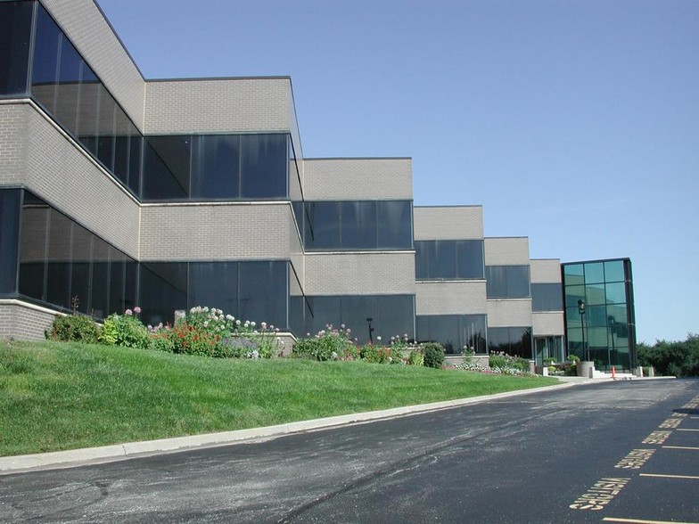 Primary Photo Of 10015 N Ambassador Dr, Kansas City Medical For Lease