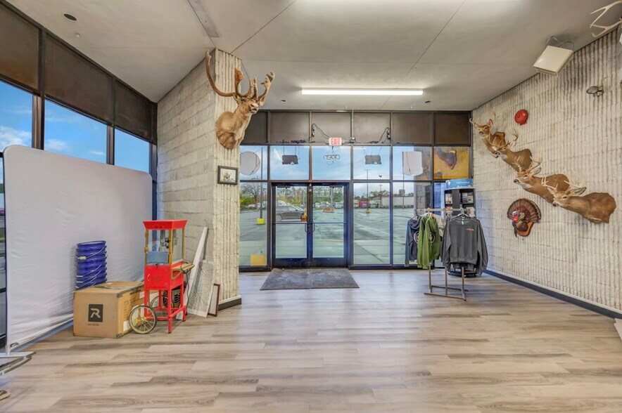 More Photos Of 116-120 Monahan Ave, Dunmore Flex For Lease