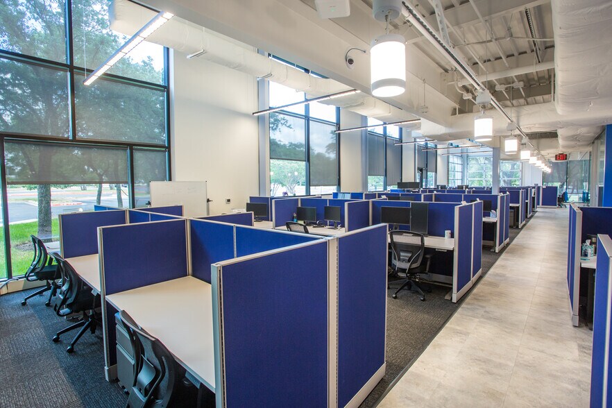 More Photos Of 4001 W Parmer Ln, Austin Office For Lease