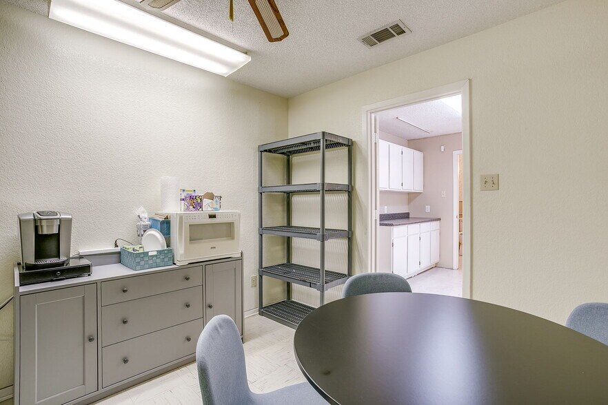 More Photos Of 3040 Ramona Dr, Fort Worth Research And Development For Lease