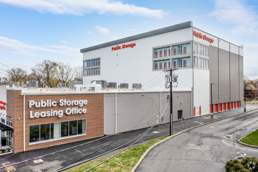 More Photos Of 174 State Rt 17 N, Rochelle Park Self Storage For Lease