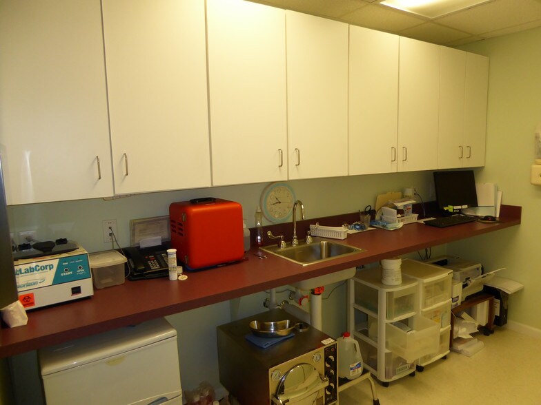 More Photos Of 3200 Croasdaile Dr, Durham Medical For Lease