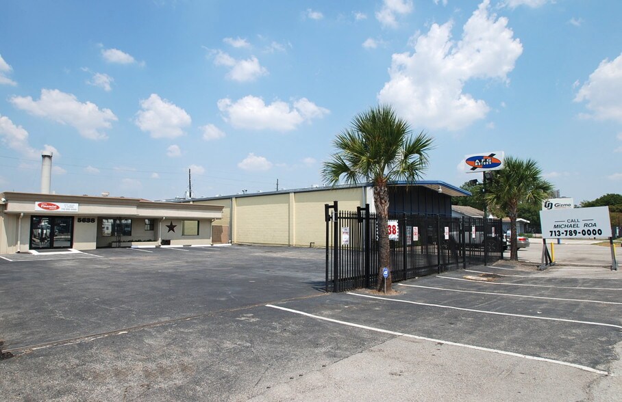 More Photos Of 5638 Star Ln, Houston Auto Dealership For Lease