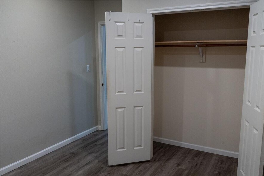 More Photos Of 6201 Acacia Dr, Leander Flex For Lease