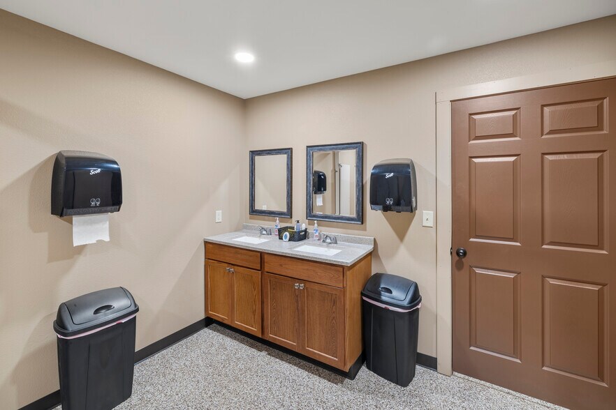 More Photos Of 15185 TX-21, Douglass Department Store For Sale