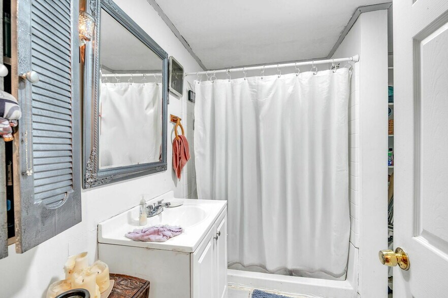 More Photos Of 929 N Roane St, Harriman Apartments For Sale