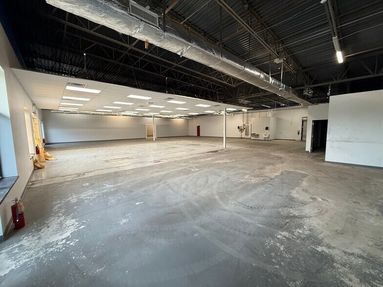 More Photos Of 1821 N Perry St, Pontiac Unknown For Lease