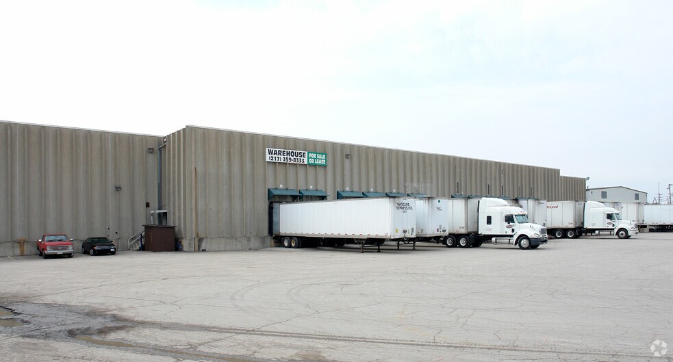 More Photos Of 1310 N McKinley Ave, Champaign Warehouse For Lease
