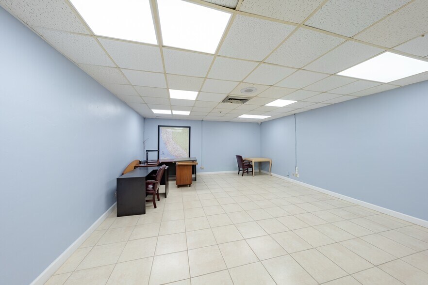 More Photos Of 1930 NW 23rd St, Miami Warehouse For Lease