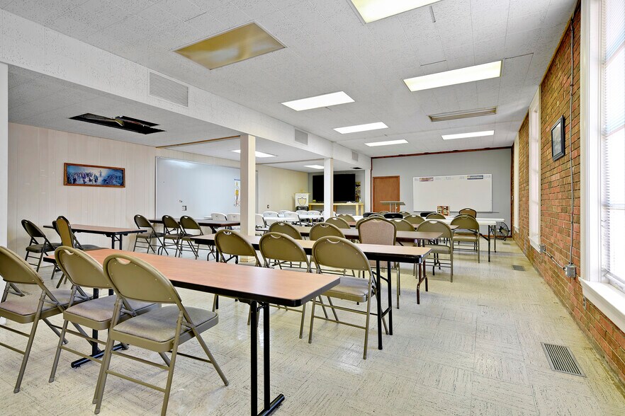 More Photos Of 120 S Liberty St, Independence Office For Sale