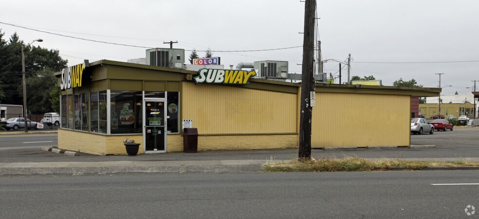 Primary Photo Of 5135 SE Foster Rd, Portland Fast Food For Lease
