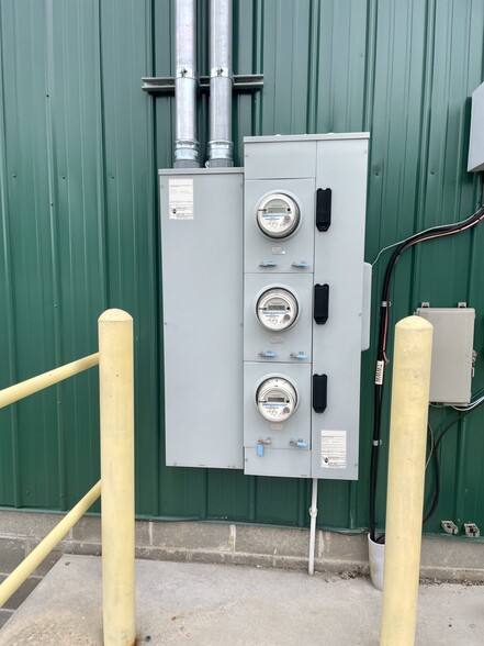 More Photos Of 1123 Lee Ave, Farrell Warehouse For Sale