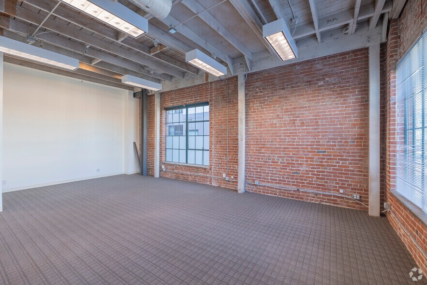 More Photos Of 318 Harrison St, Oakland Loft Creative Space For Lease