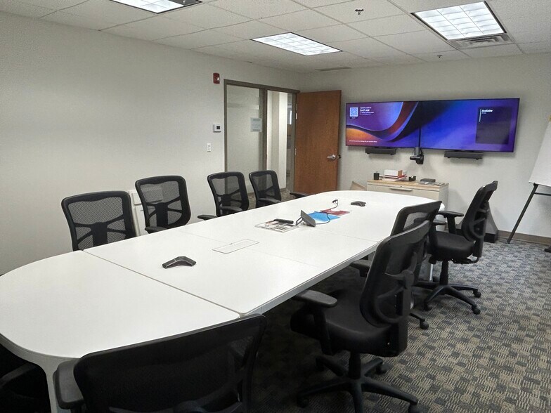 More Photos Of 26401 Fargo Ave, Bedford Heights Warehouse For Lease