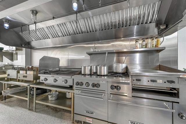 More Photos Of 821 S Broadway, Green Bay Restaurant For Sale