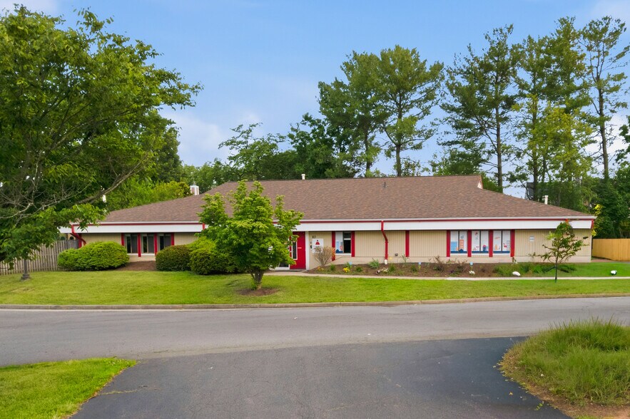 More Photos Of 83 Sugarland Run Dr, Sterling Daycare Center For Lease