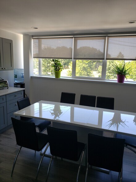 More Photos Of 15302 Baisley Blvd, Jamaica Loft Creative Space For Lease
