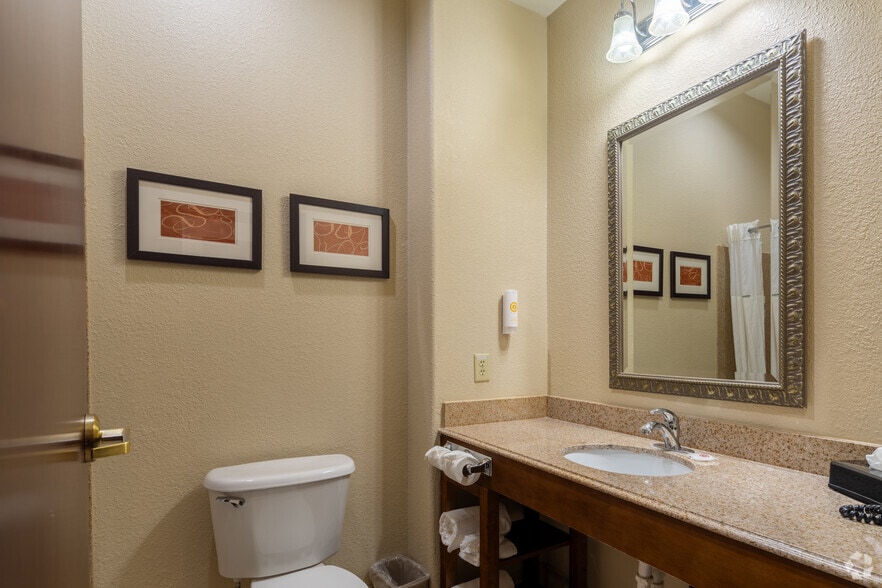 More Photos Of 16931 Texas Ave, Webster Hotel For Sale