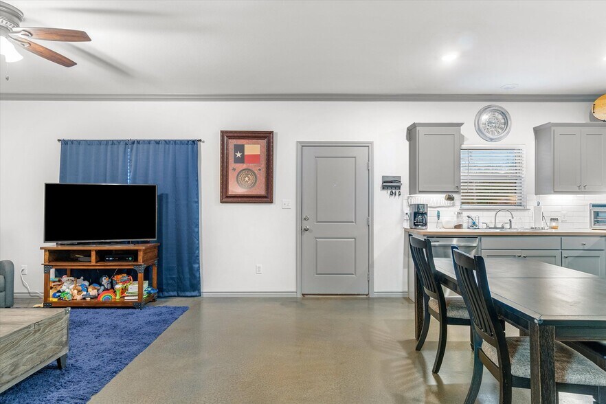 More Photos Of 4074 County Road 152 W, Bullard Apartments For Sale