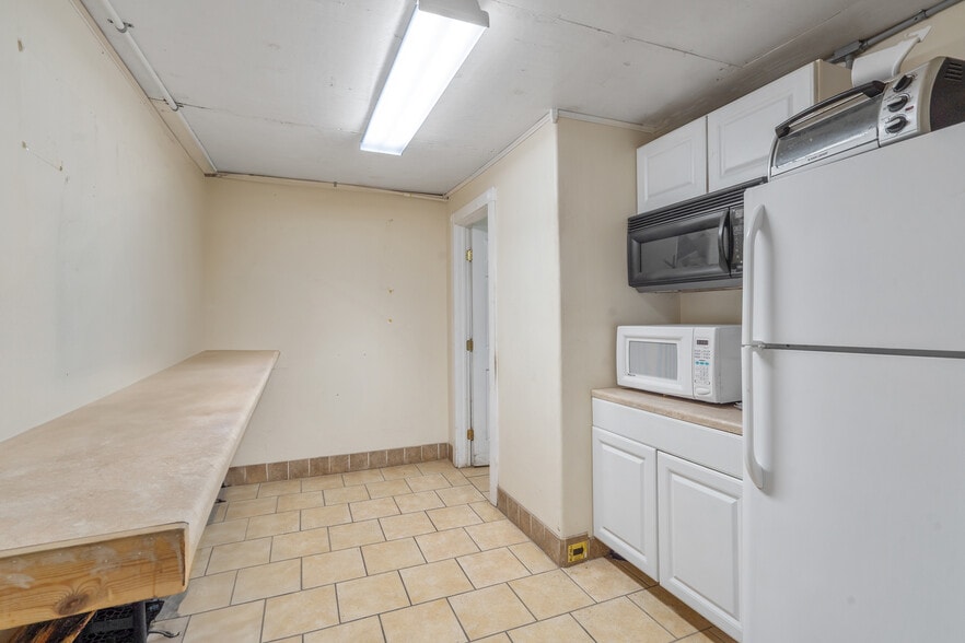 More Photos Of 8568 Brewerton Rd, Brewerton Auto Salvage Facility For Sale