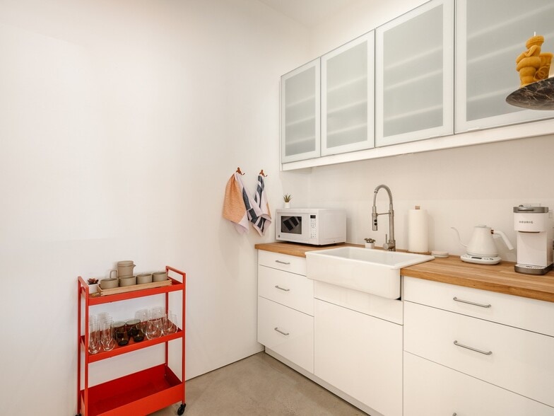 More Photos Of 254-264 N Palm Canyon Dr, Palm Springs Freestanding For Lease