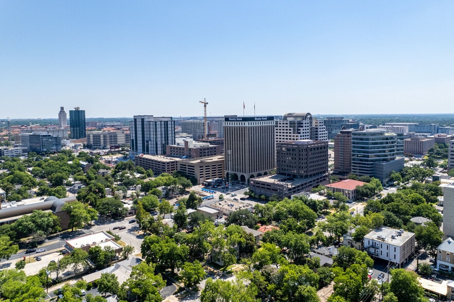 More Photos Of 806 W 11th St, Austin Office Residential For Lease