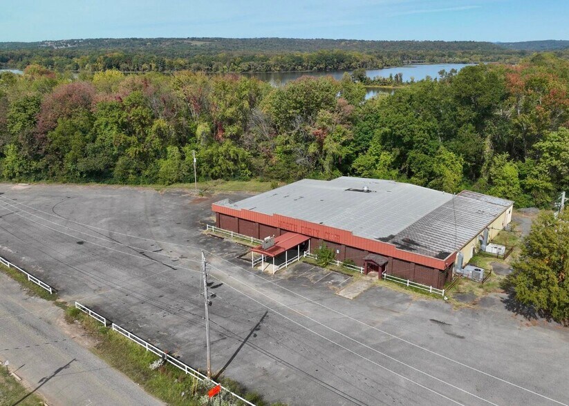 More Photos Of 2807 N Arkanasas Ave, Russellville General Retail For Sale