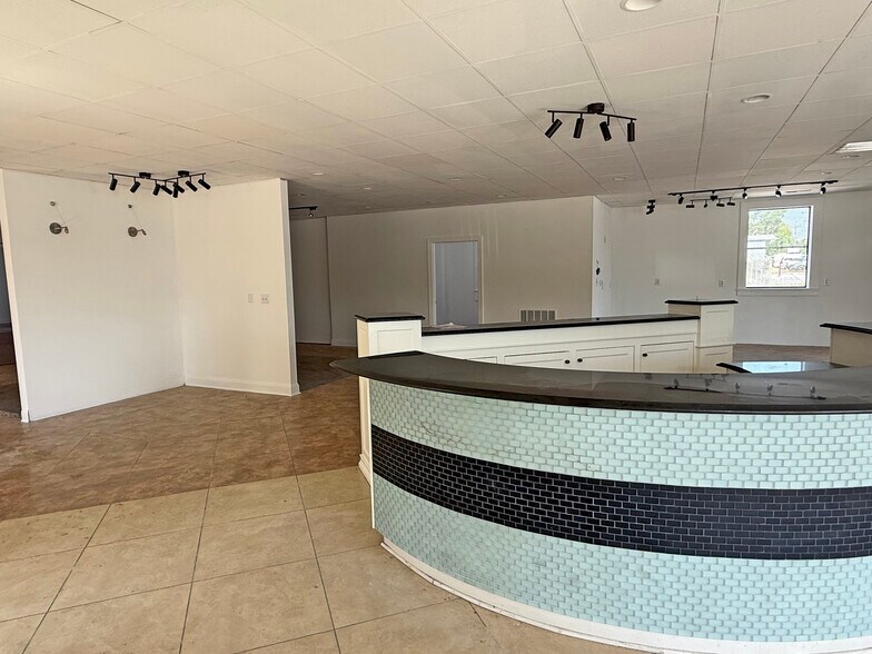 More Photos Of 535 Northern Ave, Hagerstown Showroom For Lease