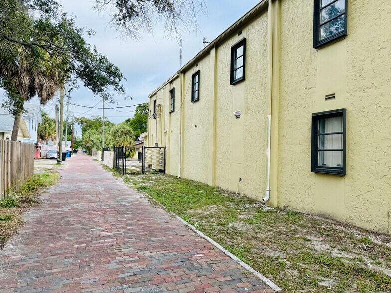 More Photos Of 1401 5th Ave N, Saint Petersburg Office Residential For Lease