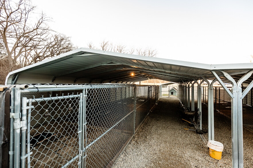 More Photos Of 12344 Kennel Dr, Junction City Specialty For Sale