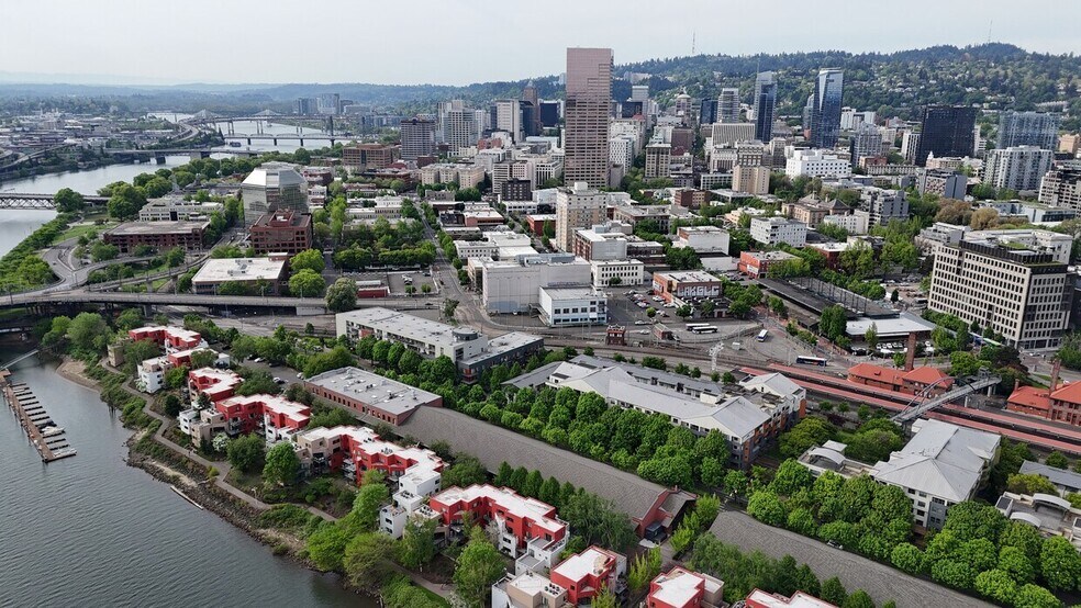 More Photos Of 600 NW Naito Pky, Portland Office For Sale