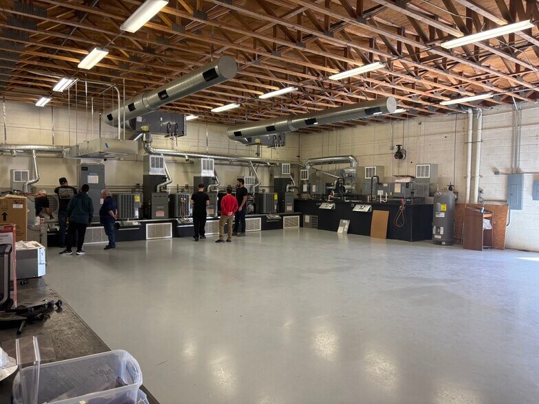 More Photos Of 7595 E Gray Rd, Scottsdale Service For Lease