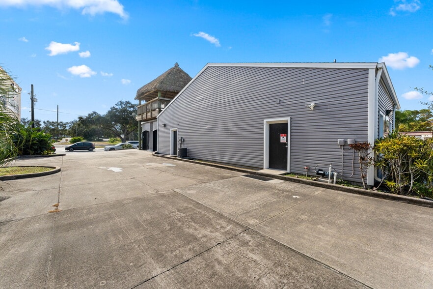 More Photos Of 340 King St, Cocoa Office For Sale